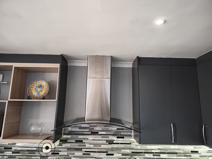 To Let 2 Bedroom Property for Rent in Heather Park Western Cape